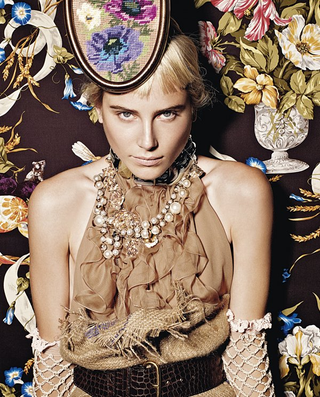 Illustration for article titled You Too Can Accessorize Like A Dipsomaniac Heiress!